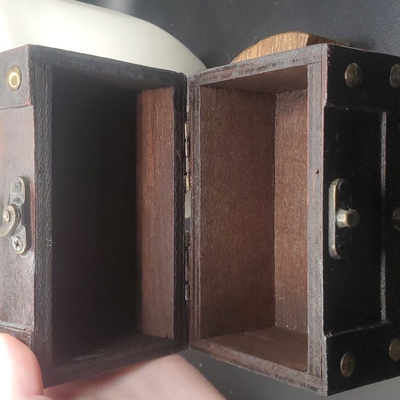 Overflow treasure chest box small trinket - Picture 3 of 3